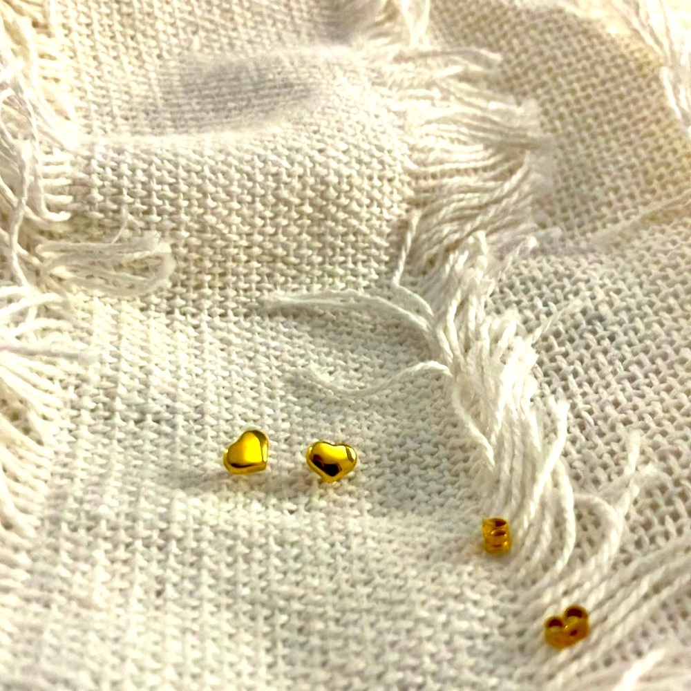 Authentic Solid 18k Gold Roberto Coin Vintage Small Heart Stud Earrings